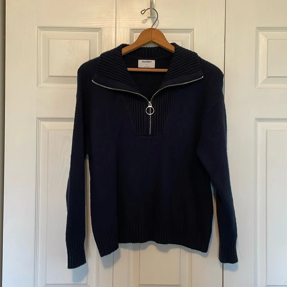 Old Navy, XL women’s quarter zip sweater. Navy blue. Cozy. Warm. Silver zipper.